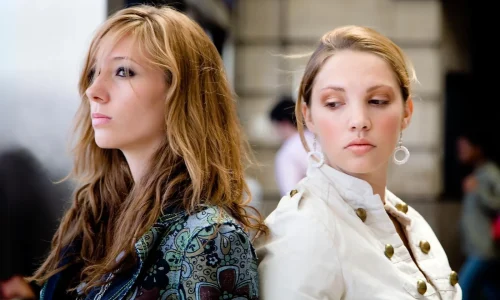 friendship-red-flags-you-should-never-ignore-according-to-psychology